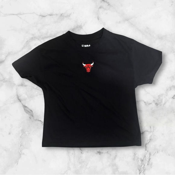 NWT Black Chicago Bulls Women’s Tshirt Size S - Picture 1 of 3